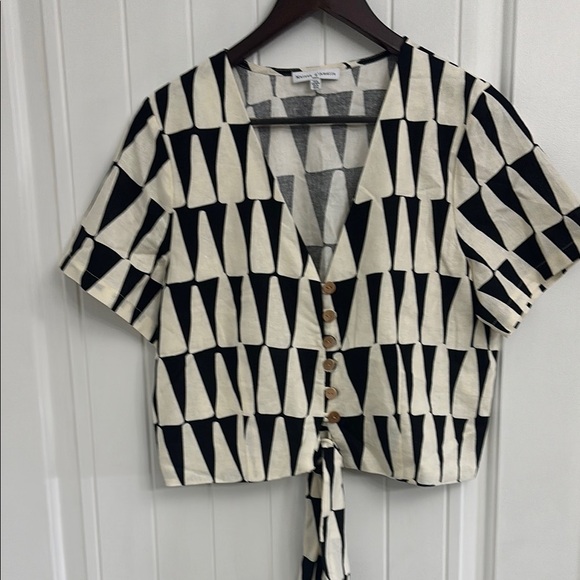 Maison d’Amelie Tops - ANTHROPOLOGIE MAISON d’Amelie Linen Tie Top